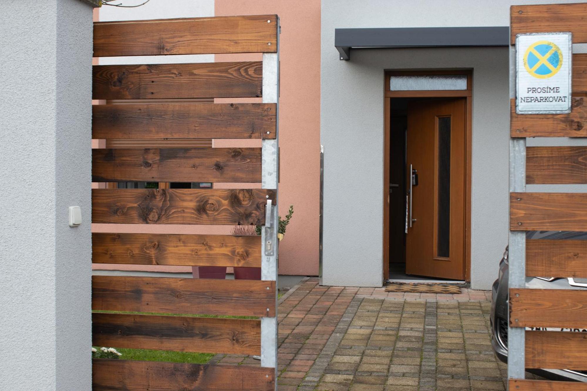 Apartman U Lesa Nove Jirny Ngoại thất bức ảnh